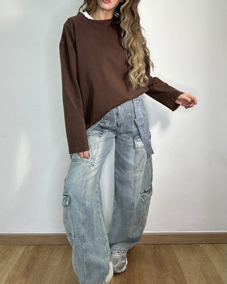 Jeans cargo vita alta con bretelle