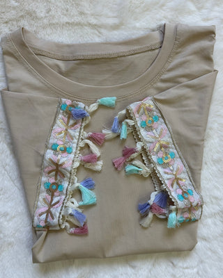 T-shirt boho con nappine multicolor 95% cotone
