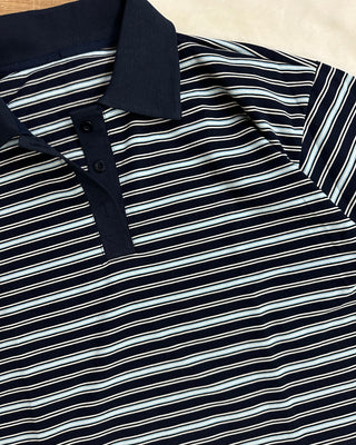 Polo crop a righe multicolori con fondo blu 65% cotone