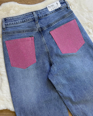Wide leg con tasche rosa gioiello sul retro