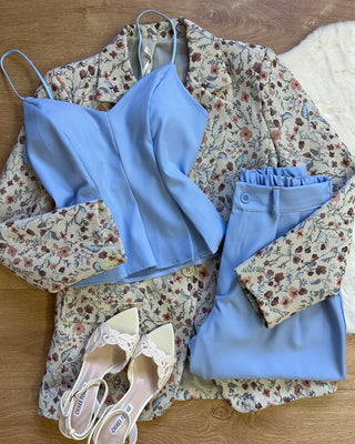 Coordinato top e pantalone azzurro e beige