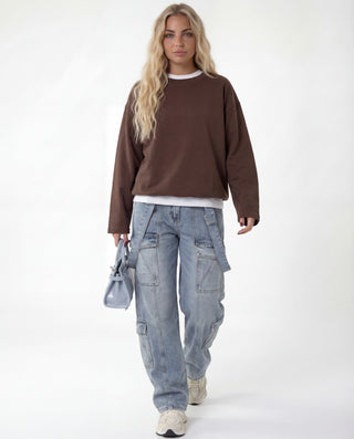 Jeans cargo vita alta con bretelle
