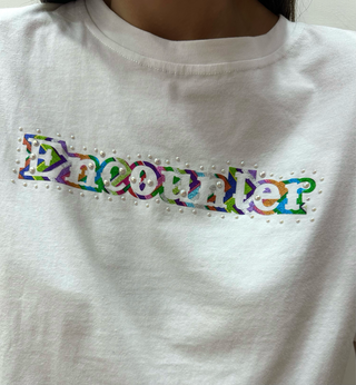 T-shirt crop con spalline imbottite