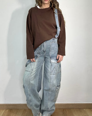 Jeans cargo vita alta con bretelle