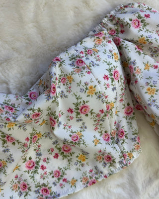 Top crop bianco floreale