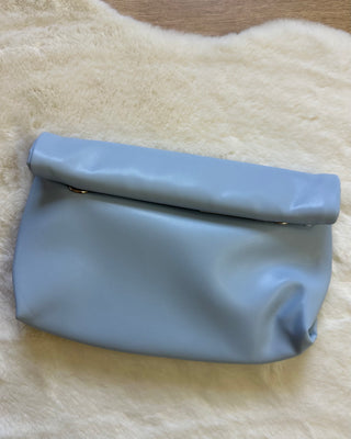 Borsa clutch morbida con tracolla