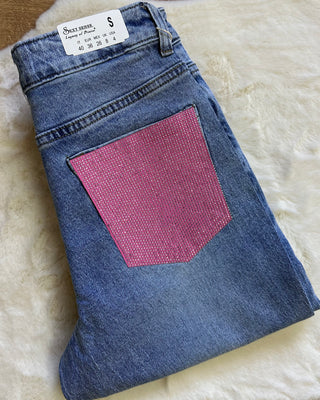 Wide leg con tasche rosa gioiello sul retro