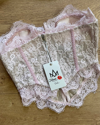 Corsetto in pizzo con bretelle estraibili e coppe preformate