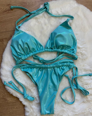 Bikini triangolo glossy con slip brasiliana regolabile