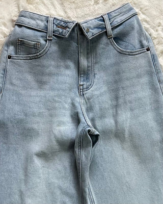 Jeans baggy lavaggio chiaro con risvolto in vita