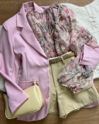Short sartoriale giallo burro con cintura intrecciata