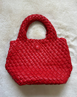 Borsa rossa intrecciata con manico e tracolla