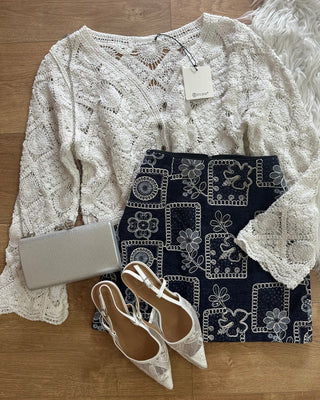 Gonna paris con ricami floreali e culotte interna