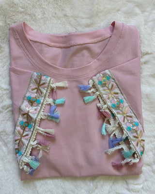 T-shirt boho con nappine multicolor 95% cotone