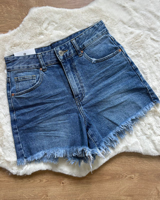 Short basic blu jeans
