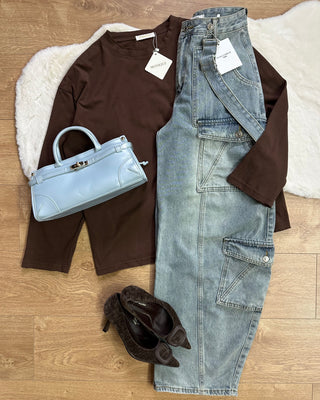 Jeans cargo vita alta con bretelle