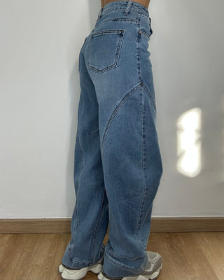 Baggy Jeans – Light Wash Ankle Detail