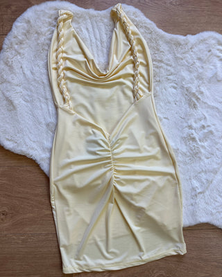 Mini dress giallo burro con schiena scoperta